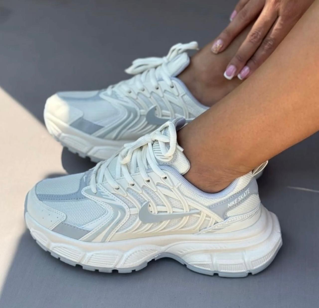 NIKE - STAKE UNISEX SUPER PROMO + PLANTILLA ORTOPEDICA GRATIS 🎁